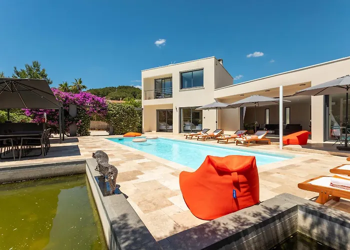 La Villa Monarque (Adults Only)